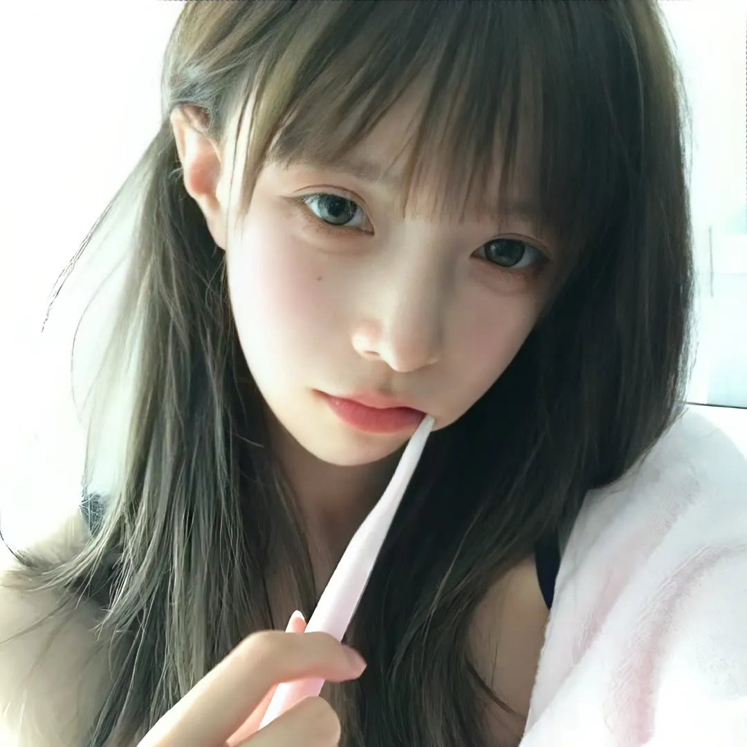 拥抱太阳的月亮
